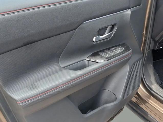 2025 Nissan Kicks SR FWD