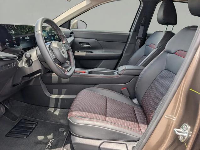 2025 Nissan Kicks SR FWD