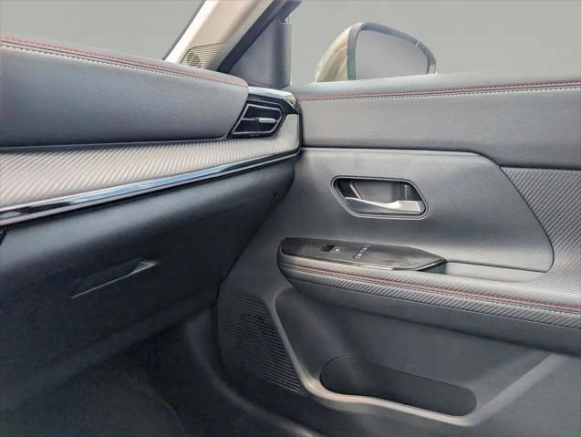 2025 Nissan Kicks SR FWD