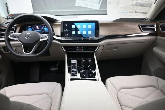 2026 Volkswagen Atlas SE with Technology
