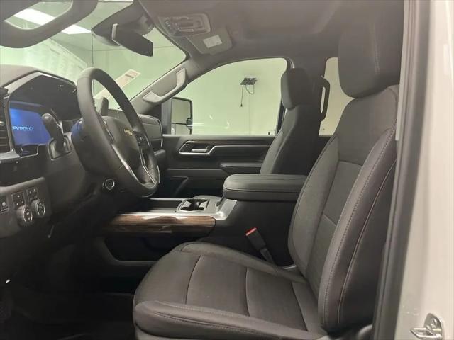 2026 Chevrolet Silverado 3500HD Crew Cab, Long Bed, LT Dual Rear Wheel, RWD
