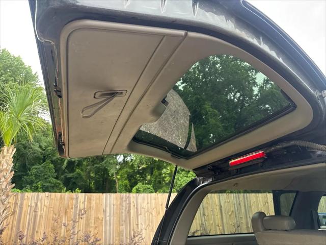 2003 Chevrolet Suburban LT