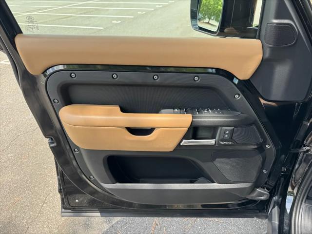 2025 Land Rover Defender 130 P500 V8