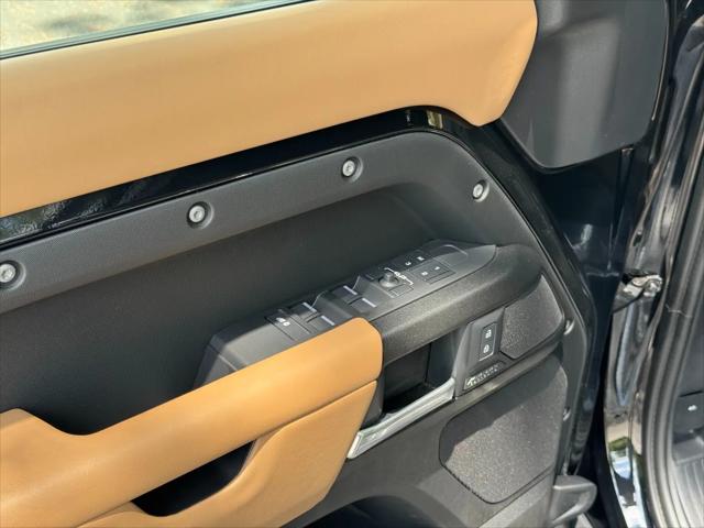 2025 Land Rover Defender 130 P500 V8
