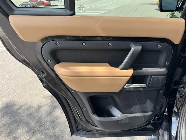 2025 Land Rover Defender 130 P500 V8