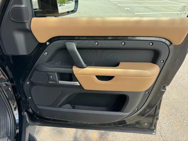 2025 Land Rover Defender 130 P500 V8