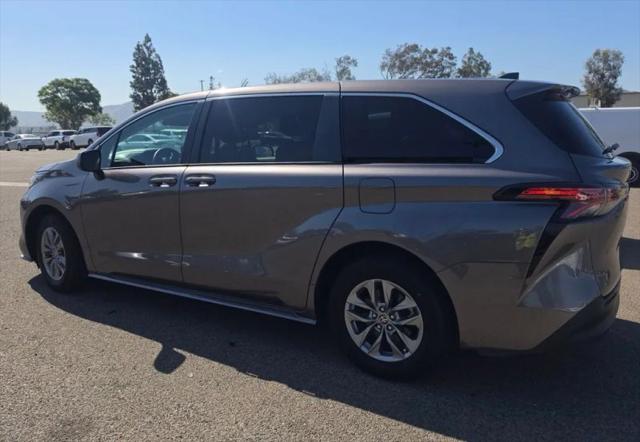 2022 Toyota Sienna LE