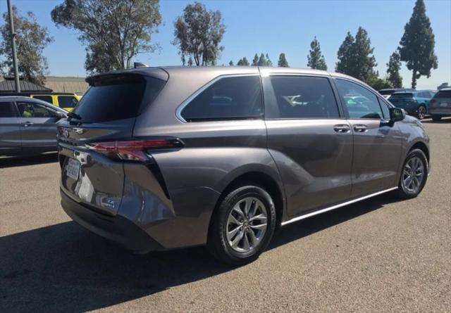 2022 Toyota Sienna LE
