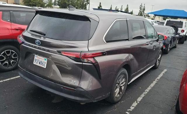 2022 Toyota Sienna LE