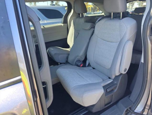 2022 Toyota Sienna LE