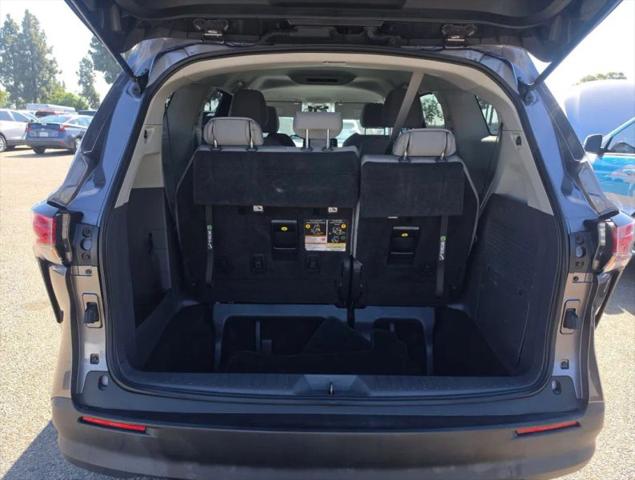 2022 Toyota Sienna LE