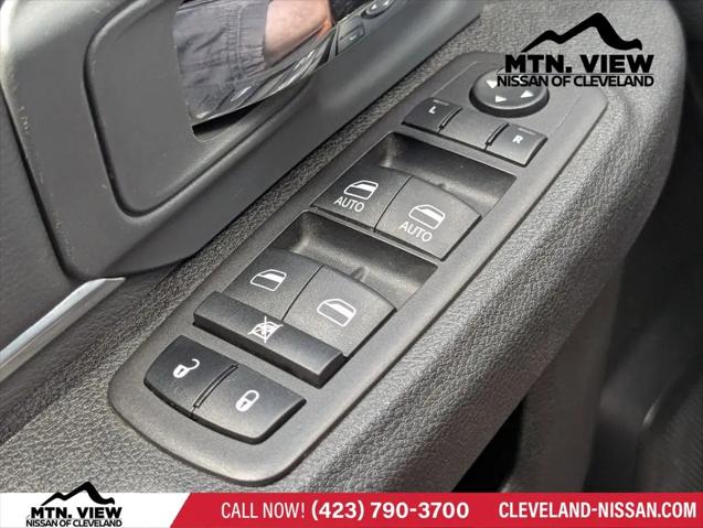 2023 Ram 1500 Classic SLT Crew Cab 4x4 5'7" Box