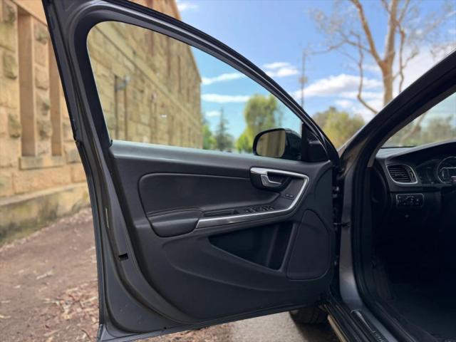 2018 Volvo V60 Cross Country T5
