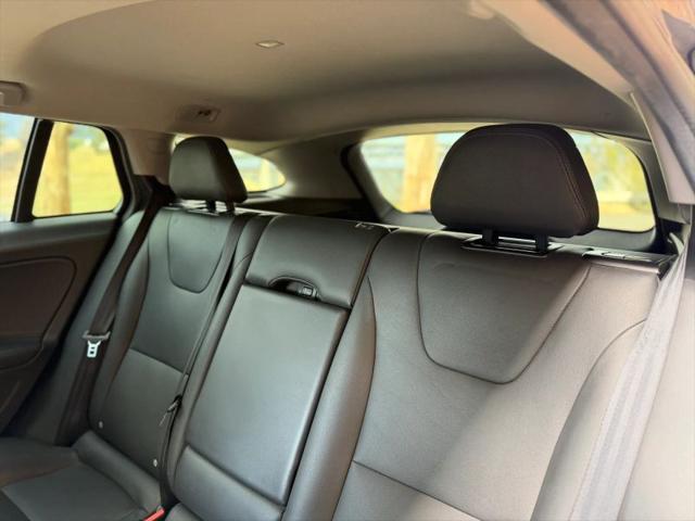 2018 Volvo V60 Cross Country T5