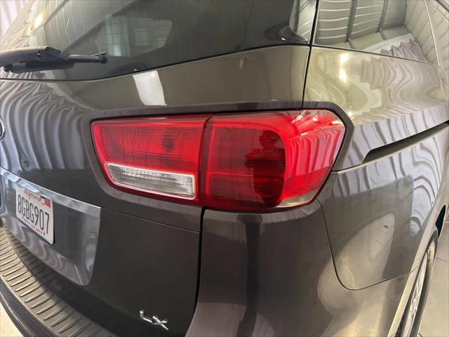 2017 Kia Sedona LX