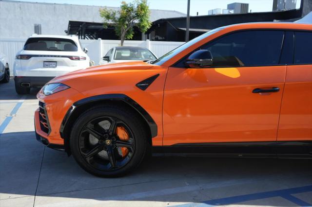 2020 Lamborghini Urus Base