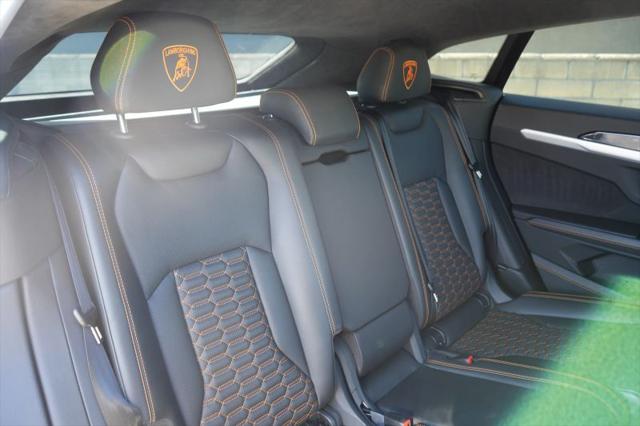 2020 Lamborghini Urus Base
