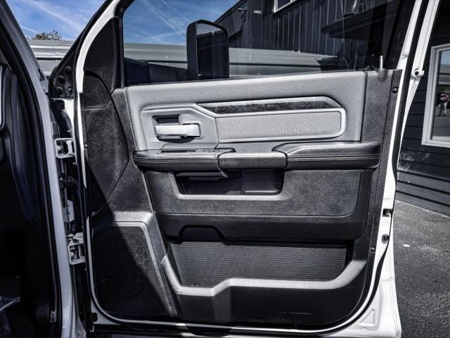 2020 Ram 3500 Big Horn Crew Cab 4x4 8' Box