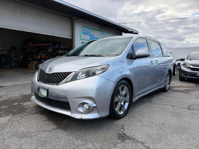 2014 Toyota Sienna SE 8 Passenger