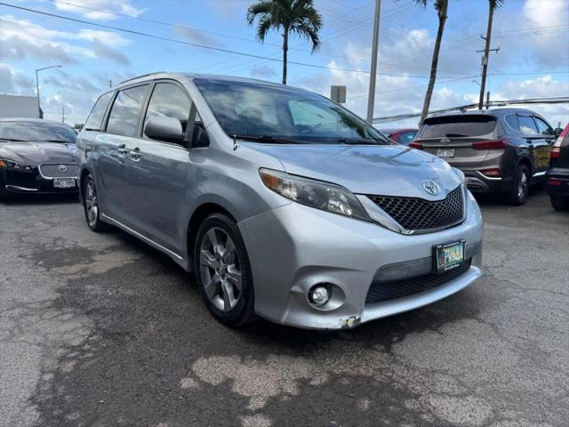 2014 Toyota Sienna SE 8 Passenger