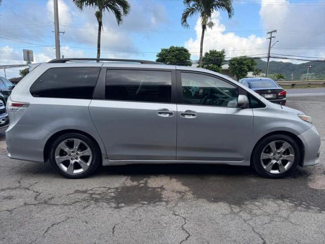 2014 Toyota Sienna SE 8 Passenger