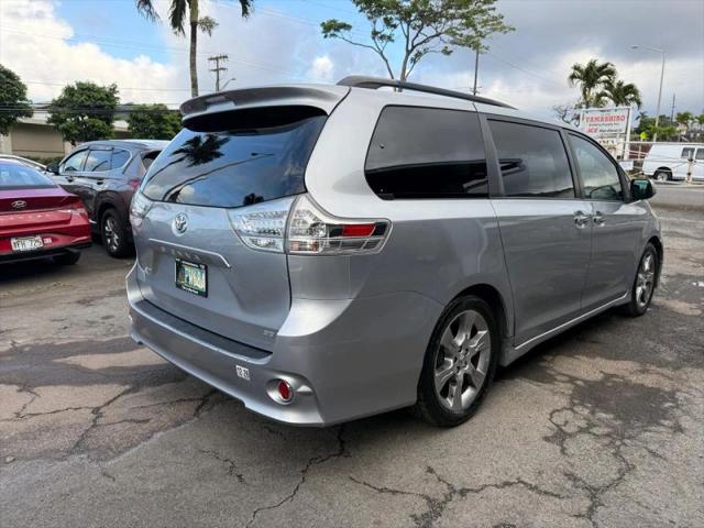 2014 Toyota Sienna SE 8 Passenger