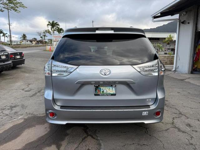 2014 Toyota Sienna SE 8 Passenger