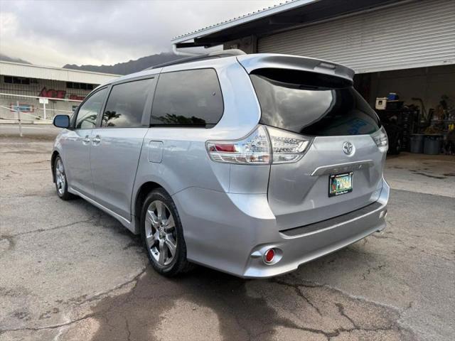 2014 Toyota Sienna SE 8 Passenger