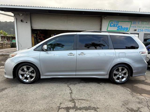 2014 Toyota Sienna SE 8 Passenger