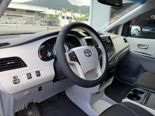 2014 Toyota Sienna SE 8 Passenger