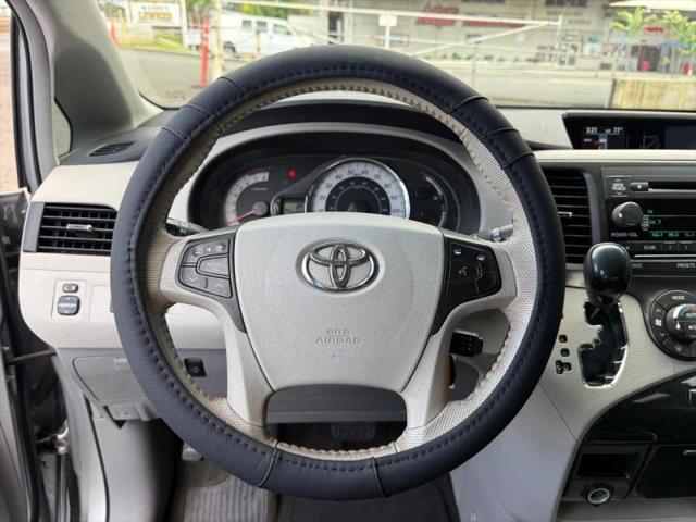2014 Toyota Sienna SE 8 Passenger