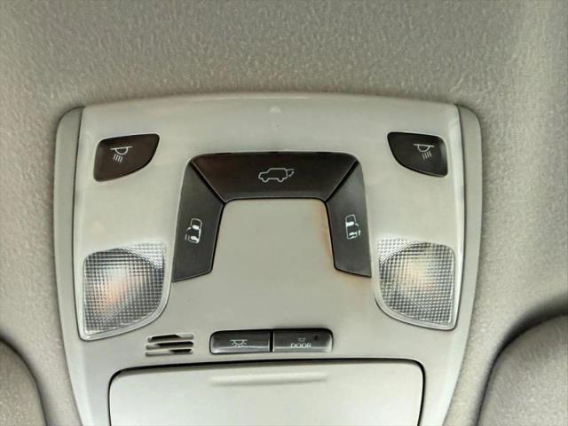 2014 Toyota Sienna SE 8 Passenger
