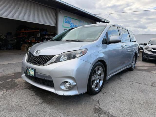 2014 Toyota Sienna SE 8 Passenger