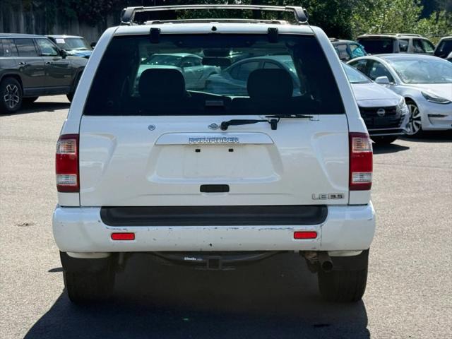 2001 Nissan Pathfinder LE