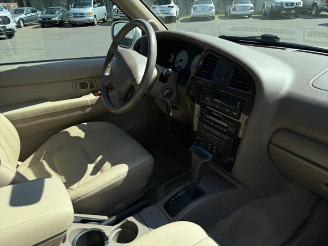2001 Nissan Pathfinder LE