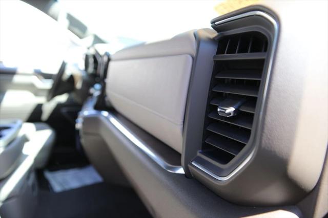 2025 GMC Sierra 1500 4WD Crew Cab Short Box SLT