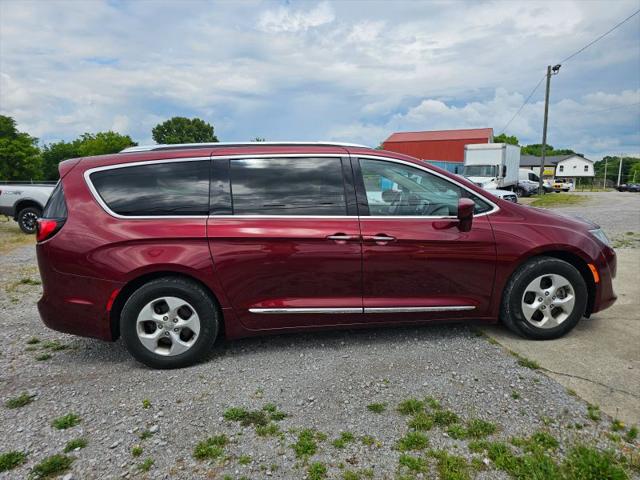 2017 Chrysler Pacifica Touring-L Plus