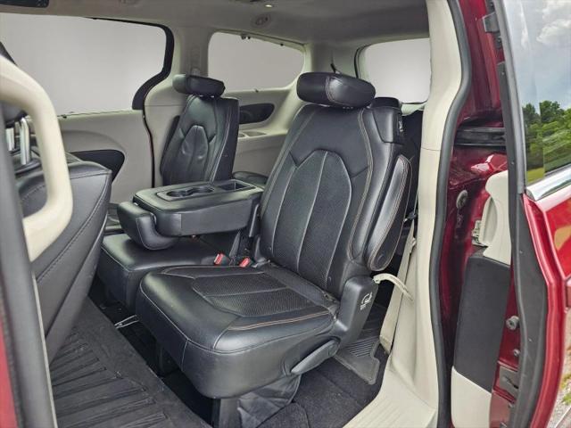 2017 Chrysler Pacifica Touring-L Plus