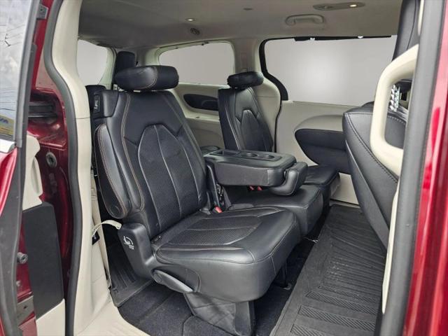 2017 Chrysler Pacifica Touring-L Plus