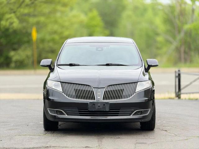 2015 Lincoln MKT Livery