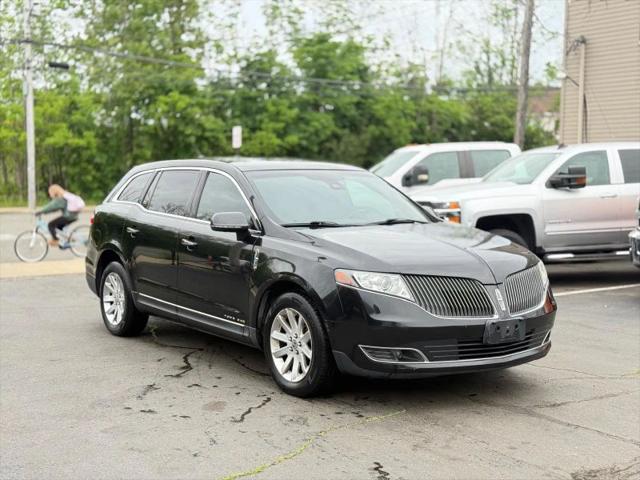 2015 Lincoln MKT Livery