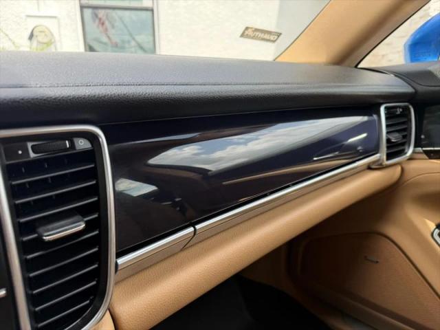 2015 Porsche Panamera 4