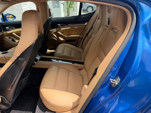 2015 Porsche Panamera 4