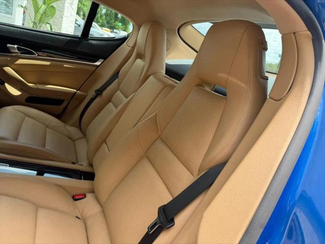 2015 Porsche Panamera 4