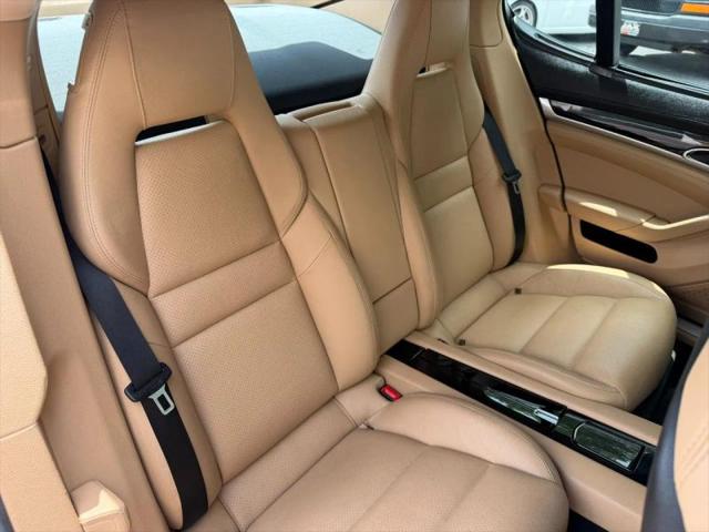 2015 Porsche Panamera 4
