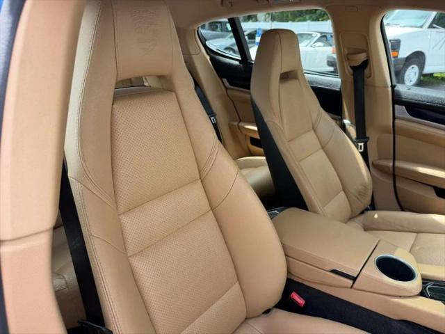 2015 Porsche Panamera 4