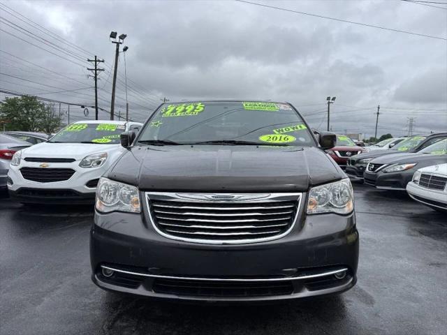 2016 Chrysler Town & Country Touring