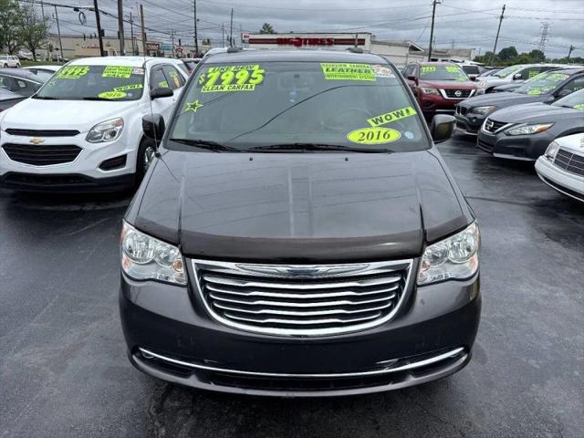 2016 Chrysler Town & Country Touring