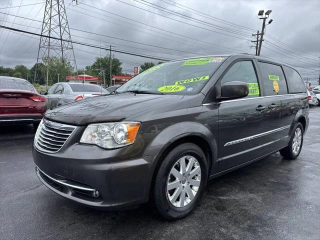 2016 Chrysler Town & Country Touring