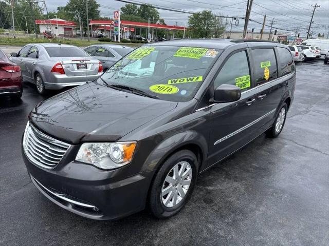 2016 Chrysler Town & Country Touring